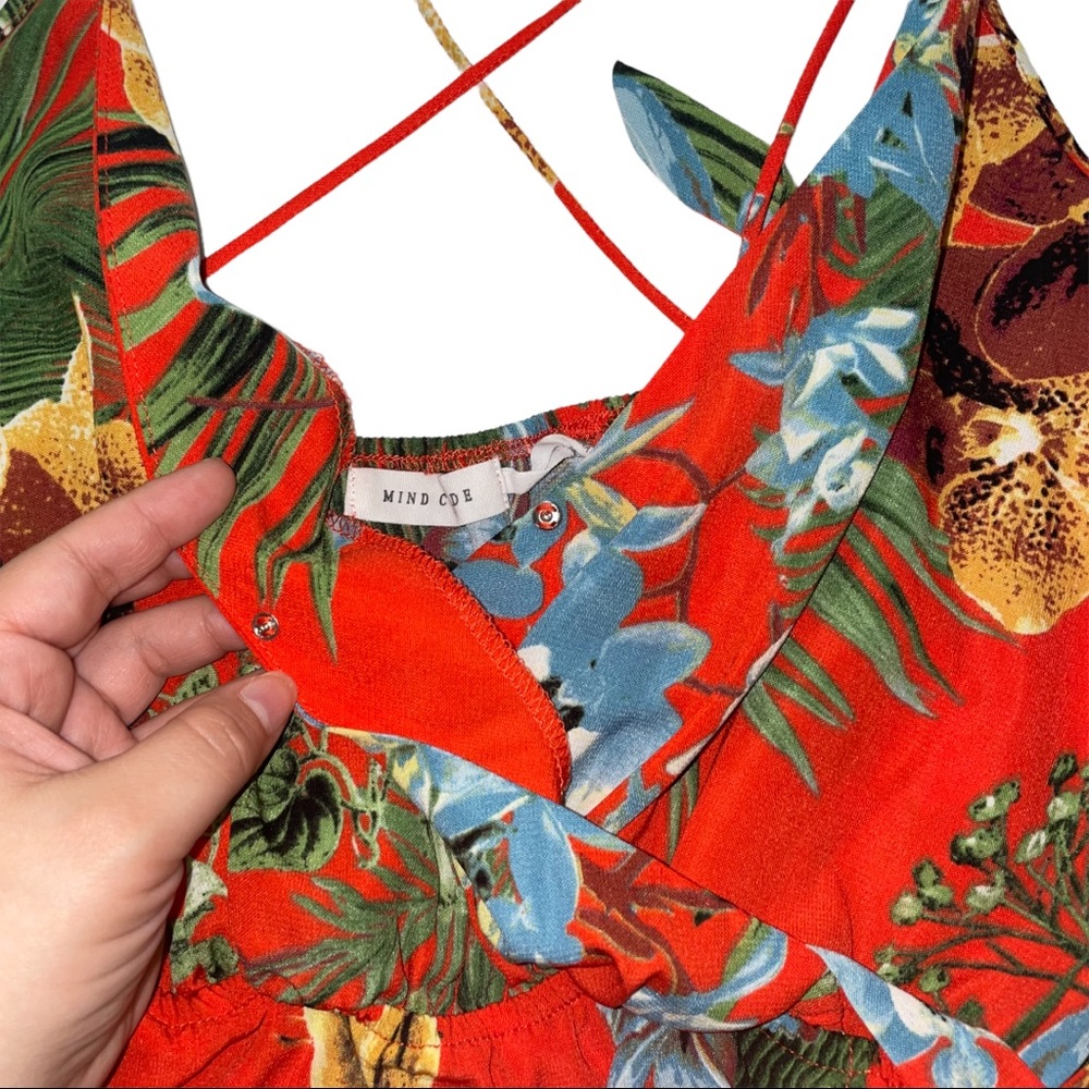 Mind Code Red Floral Dressy Cropped Tank Top in Size S - Picture 5 of 14